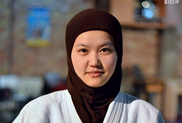 Ломая стреотипы: кыргызская девушка-борец в хиджабе