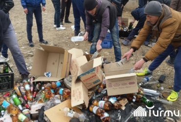 На Иссык-Куле жители села вылили десятки литров алкоголя в канализацию (фото)